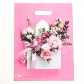 Розовый пакет с цветочным принтом и вырубной ручкой (40х31 см) - Сима-Ленд - купить с доставкой в Кургане